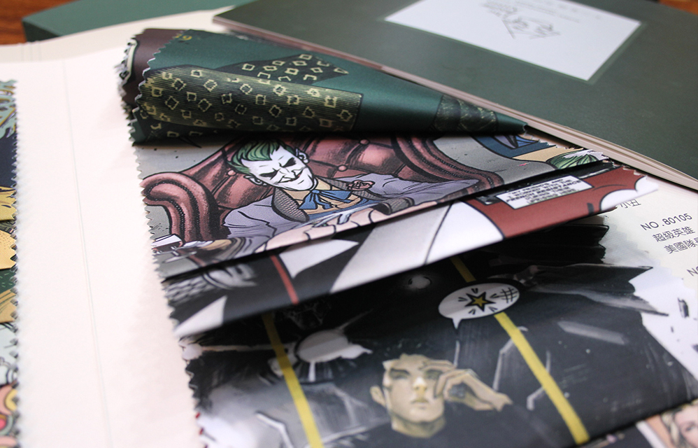 西裝內裡圖案布料本特寫-電影插圖