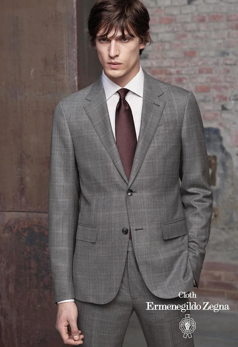 TRAVELLER μCRONSPHERE系列淺灰色西裝