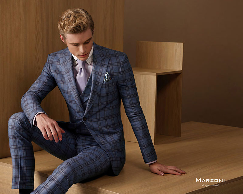 穿著Marzoni訂製而成的西裝