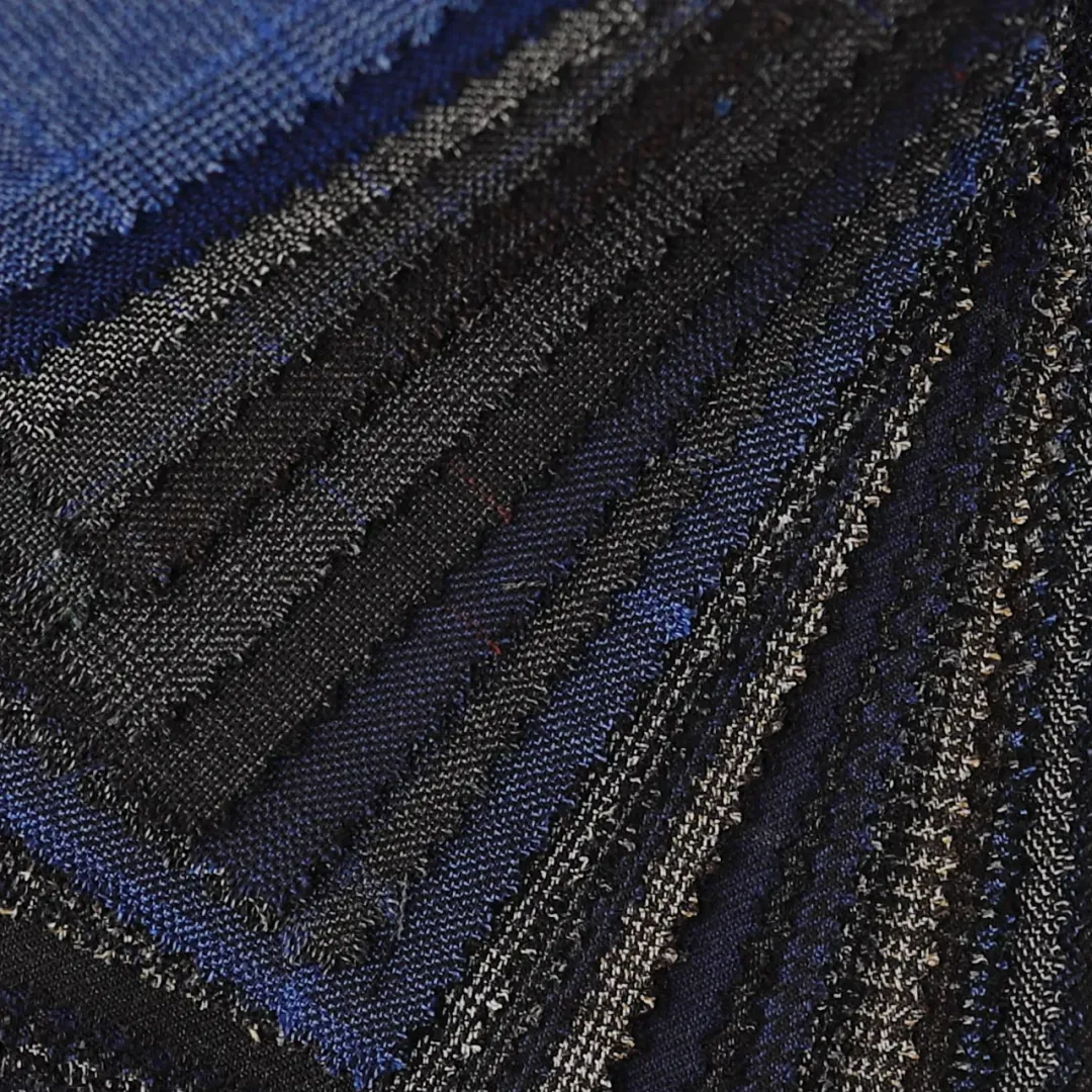 Cortina Super 130's 布料本攤開的各色面料