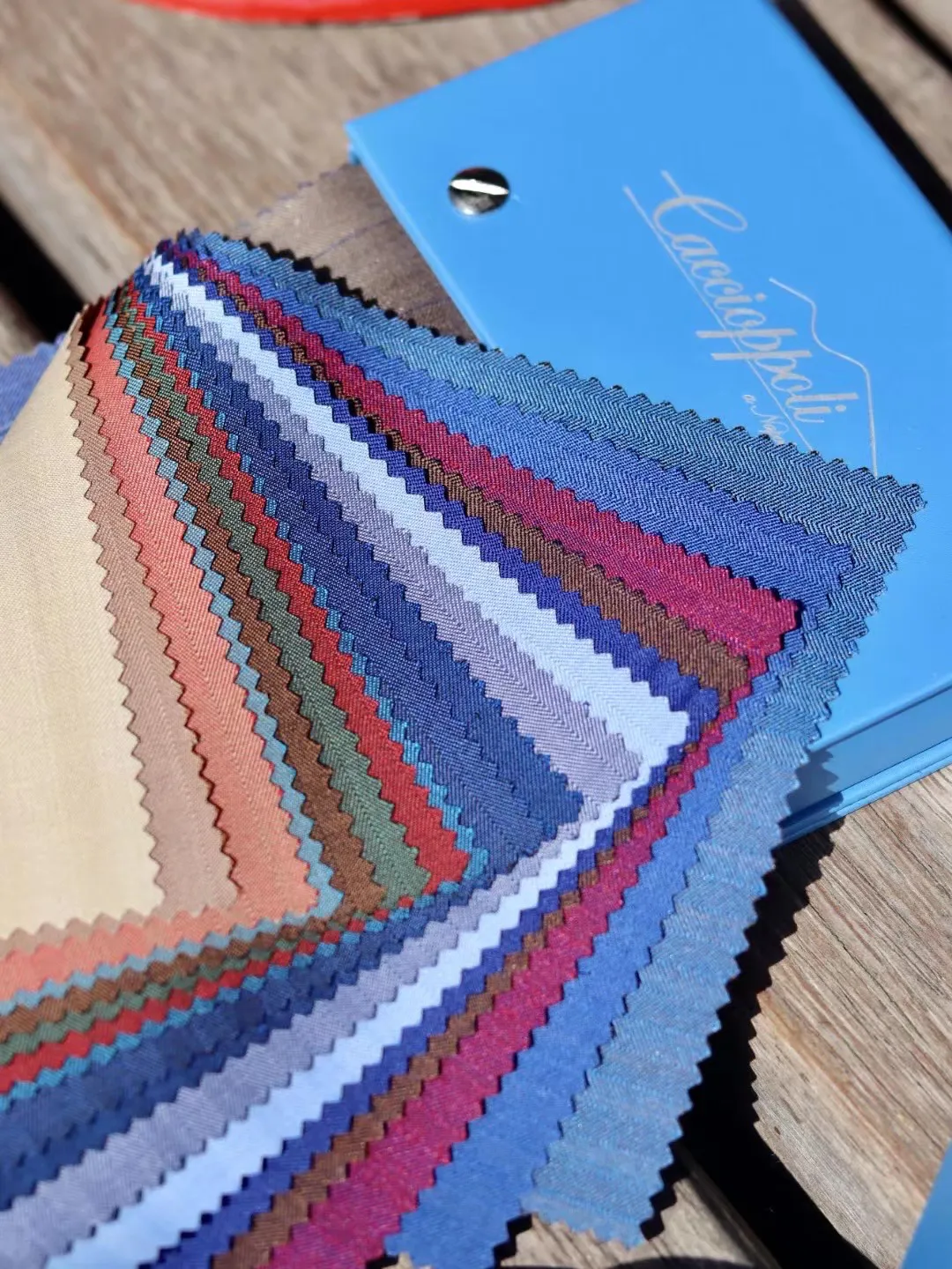 Sun Dream Super 150's面料冊布料攤開