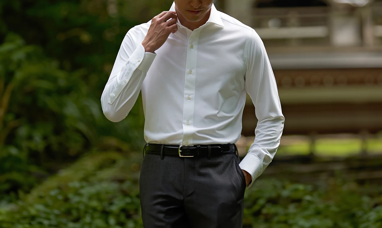 男士穿著針織襯衫