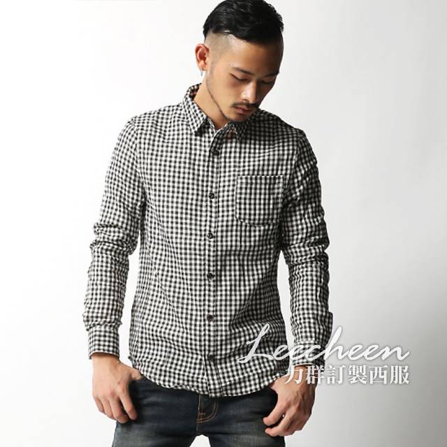 男士著黑白細格紋襯衫