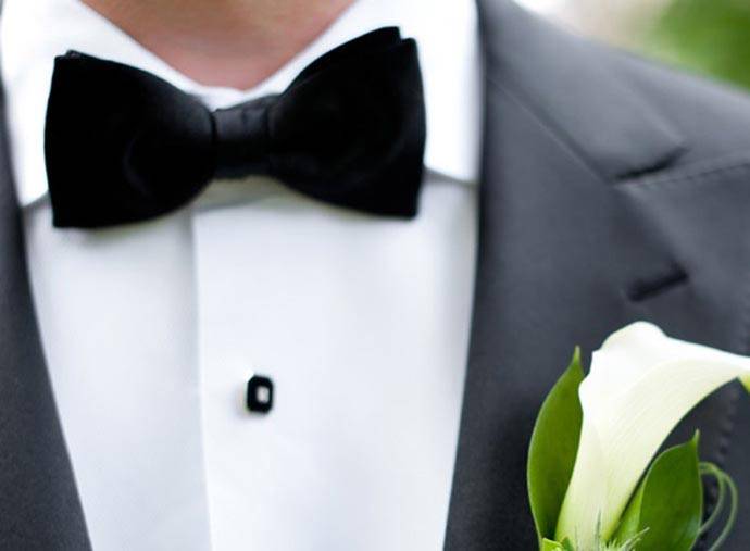 黑色紳士禮服搭配黑色領結