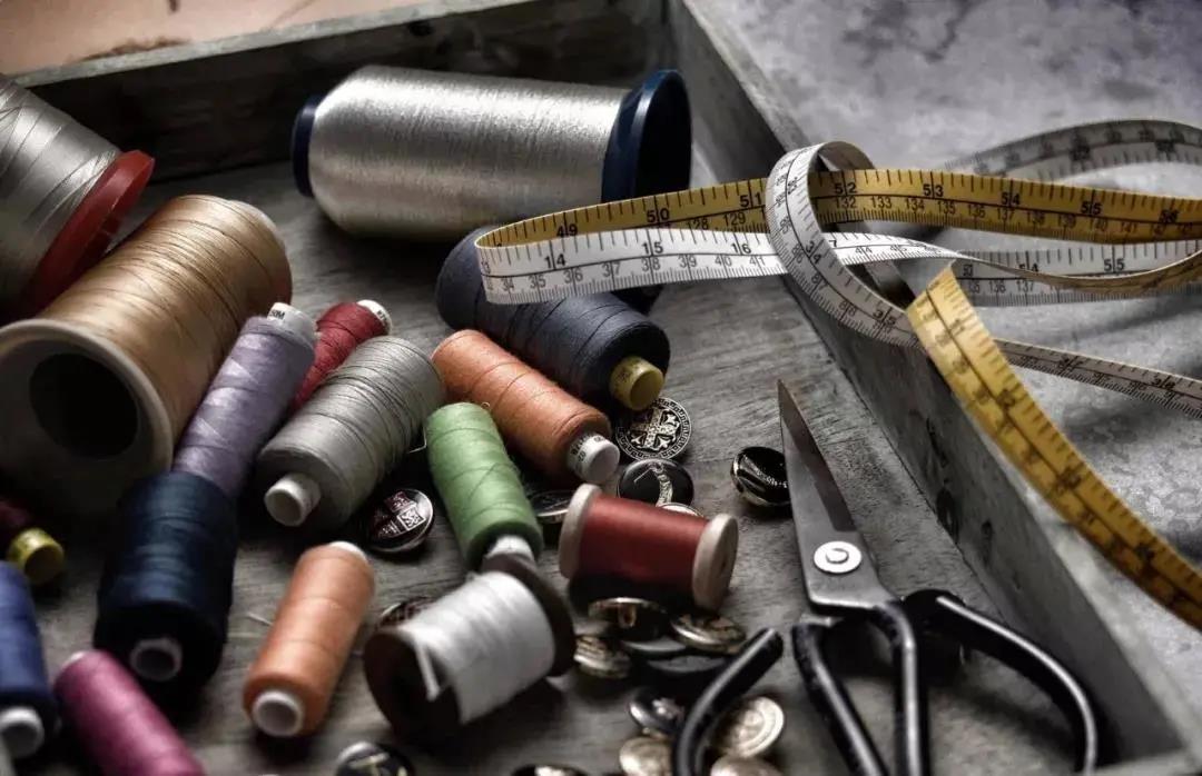 訂做西服可以自由選擇鈕釦等細節