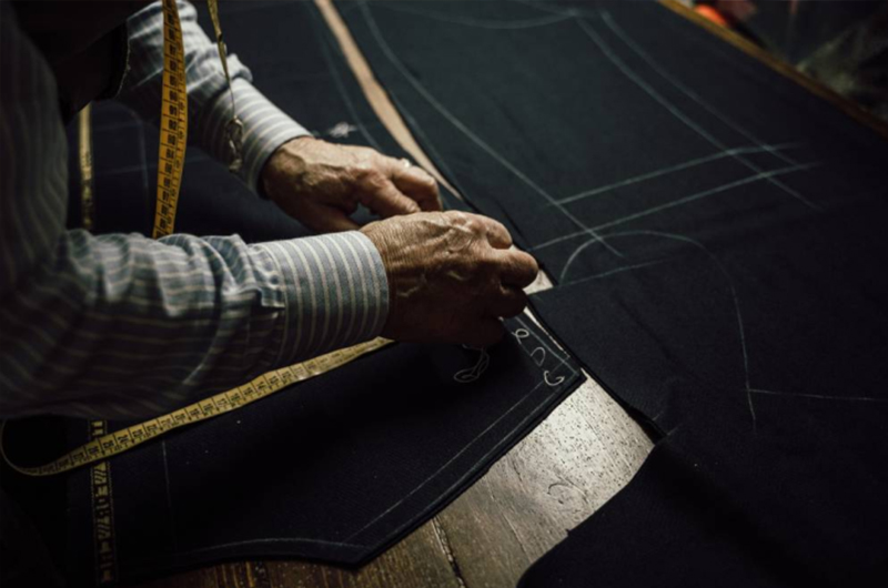 訂做西服選力群，由資深專業30幾年的師傅縫製