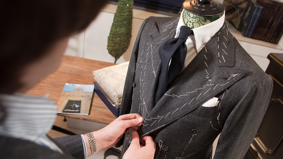 半毛襯的西裝的試衣