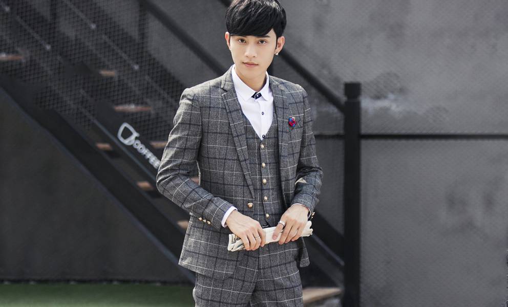 灰色格紋三件式西裝套裝