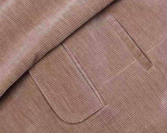 燈芯絨西裝口袋特寫