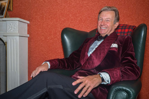 紅色天鵝絨吸煙裝