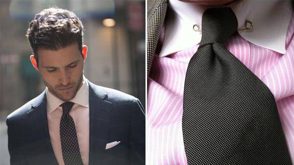 深灰色西裝與粉色條紋襯衫