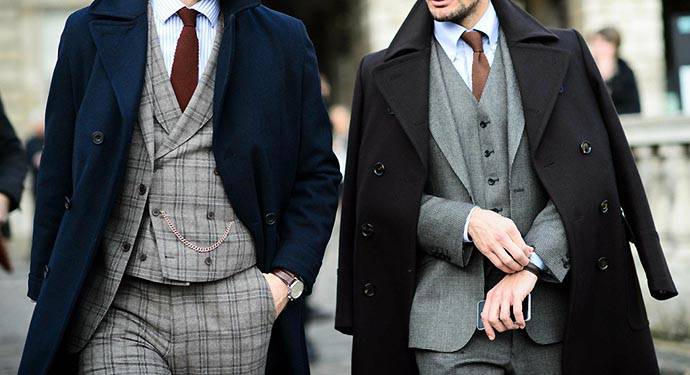 深藍大衣、黑色雙排釦大衣搭配三件式西裝