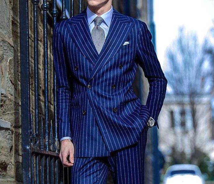 條紋藍色西裝