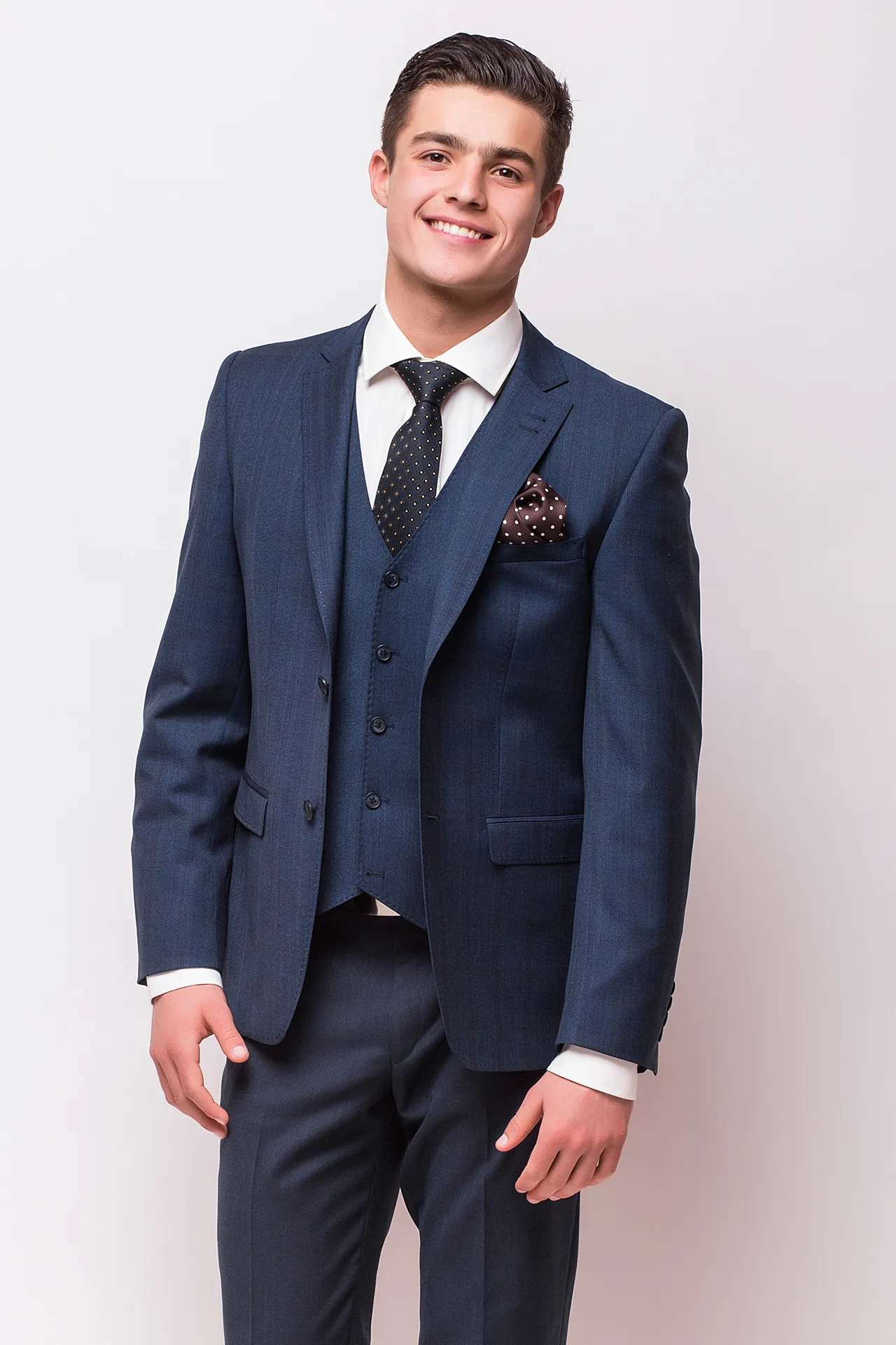 深藍色三件套西裝