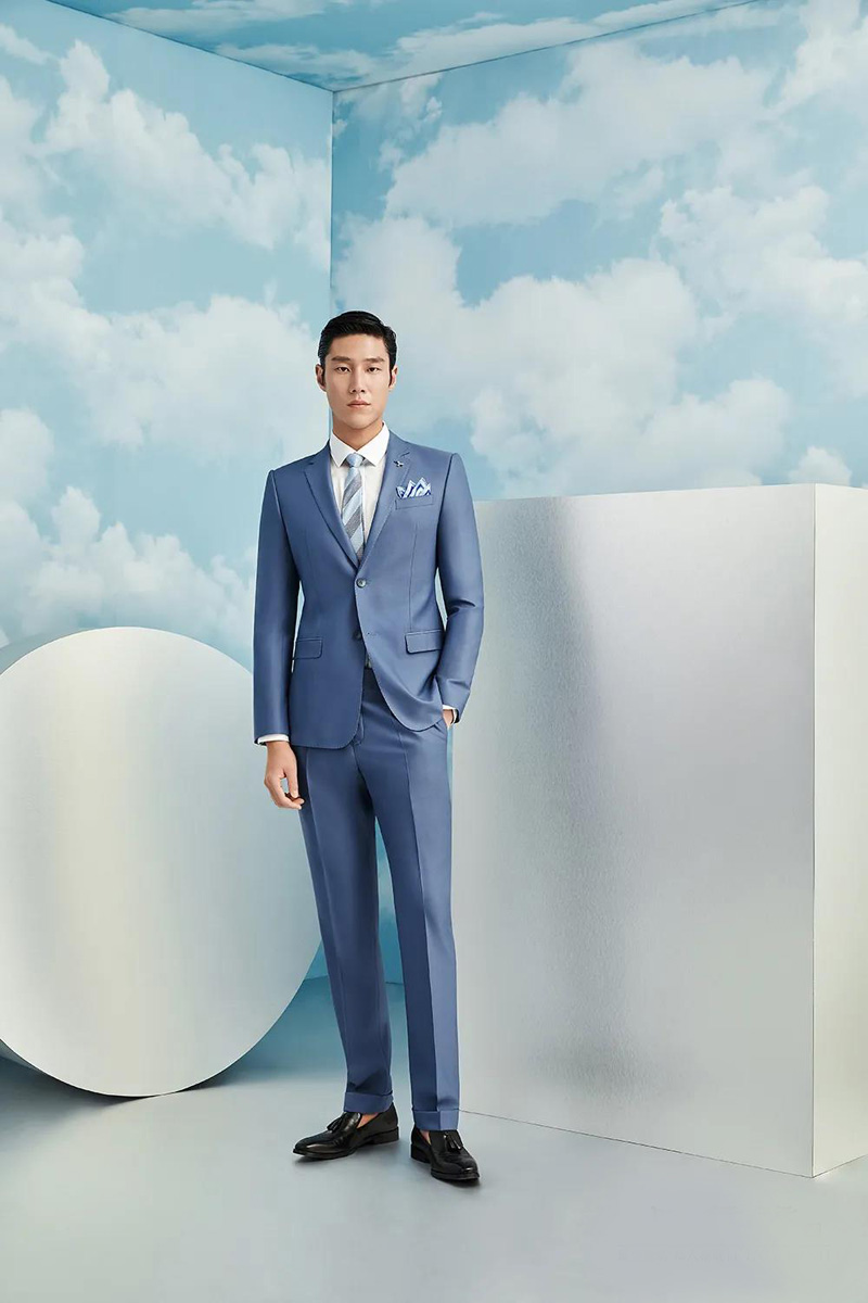 淺藍色西裝套裝