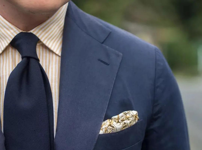 深藍色西服外套