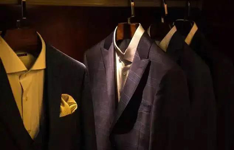 吊掛的西裝外套