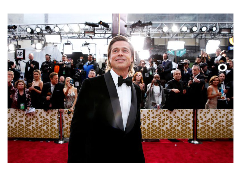 布萊德彼特身穿黑色絲瓜領禮服