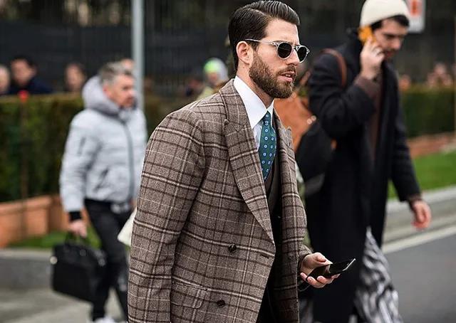 淺褐色格紋西裝大衣