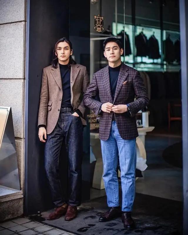 淺褐色西裝外套與紫色格紋西裝外套