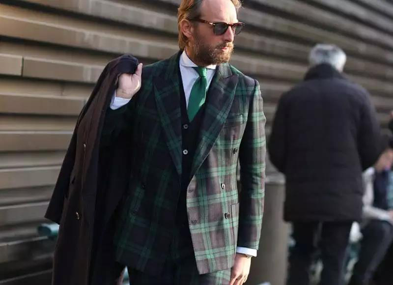 深藍色及黑色西裝套裝