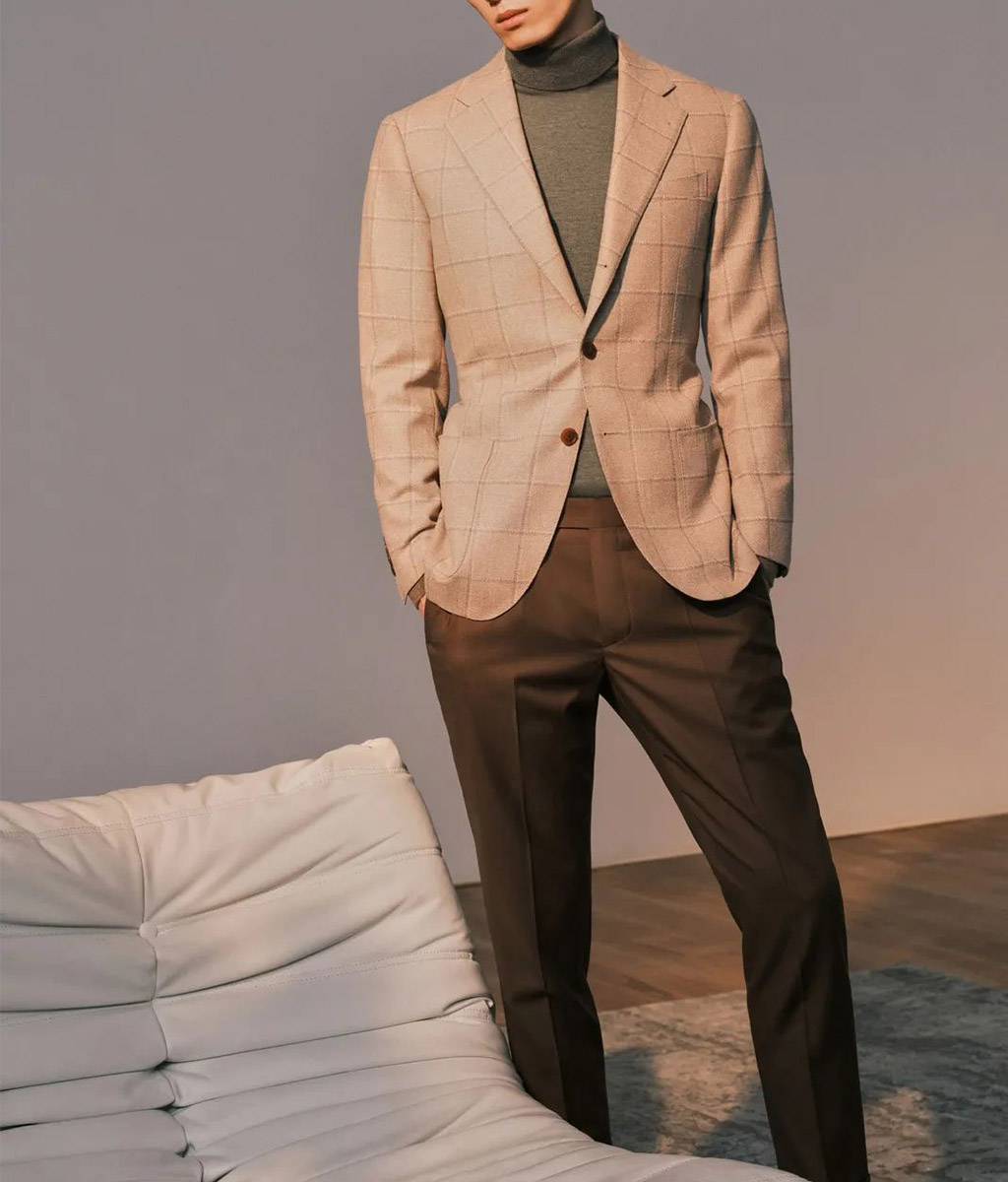 秋冬穿搭上羊絨衫與西服的男人