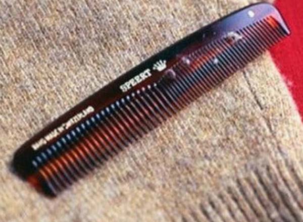 一般齒距細密的梳子