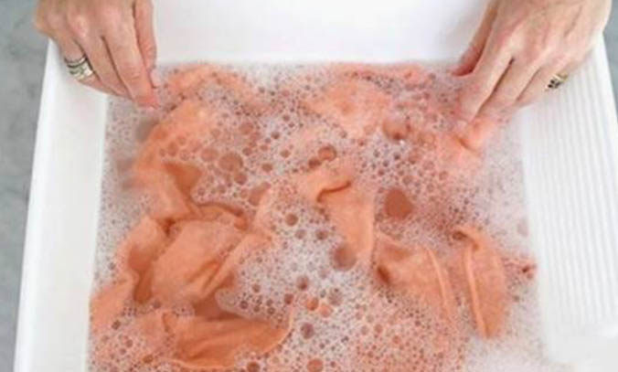 洗毛衣需注意水溫