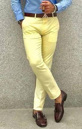 黃色卡其褲