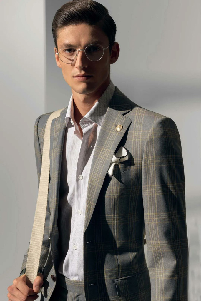 灰色帶黃色格紋西裝