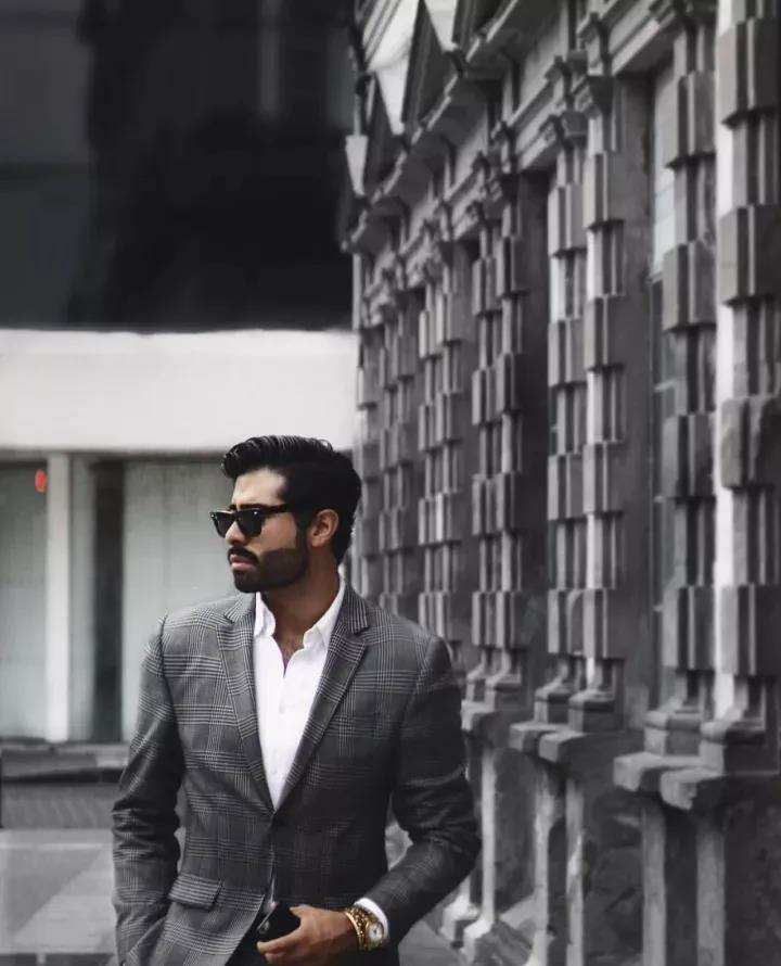 灰色格紋西裝外套