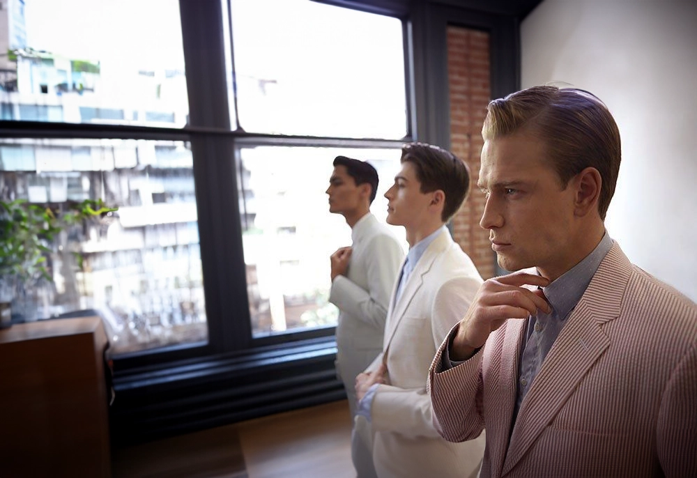 穿著泡泡紗西裝的優雅男士們