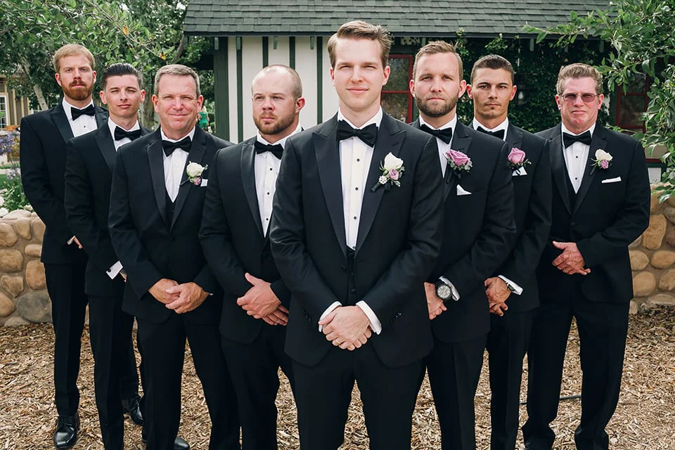 黑色新郎西裝與伴郎西裝