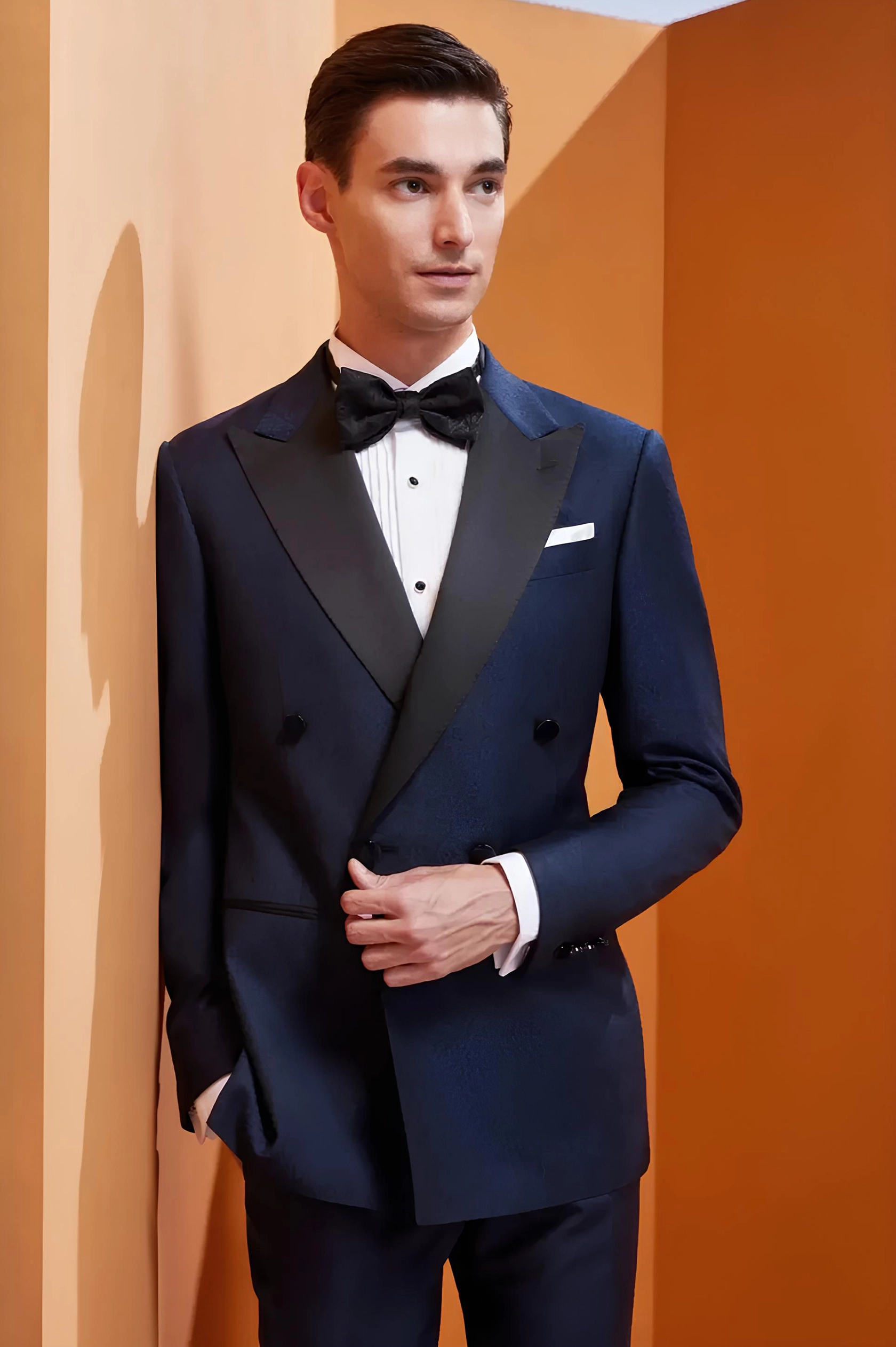 深藍色箭領晚禮服