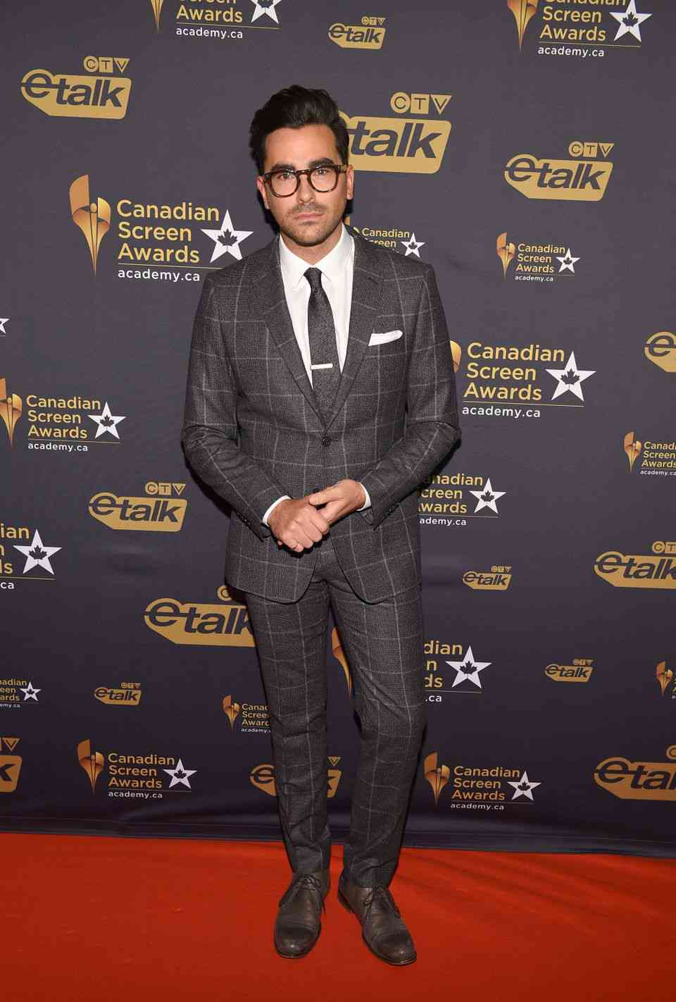 David Beckham穿著灰色格紋西服