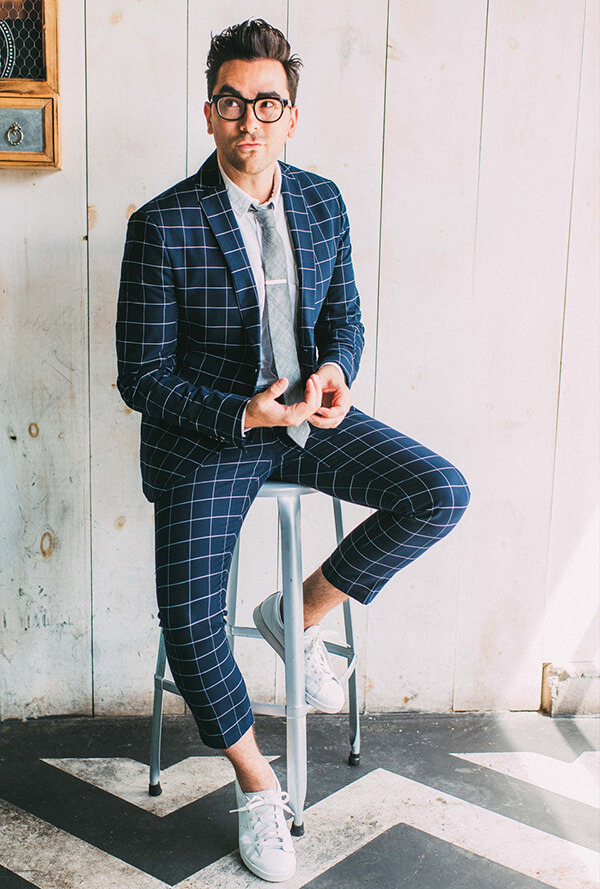 David Beckham穿著藍色格紋西服