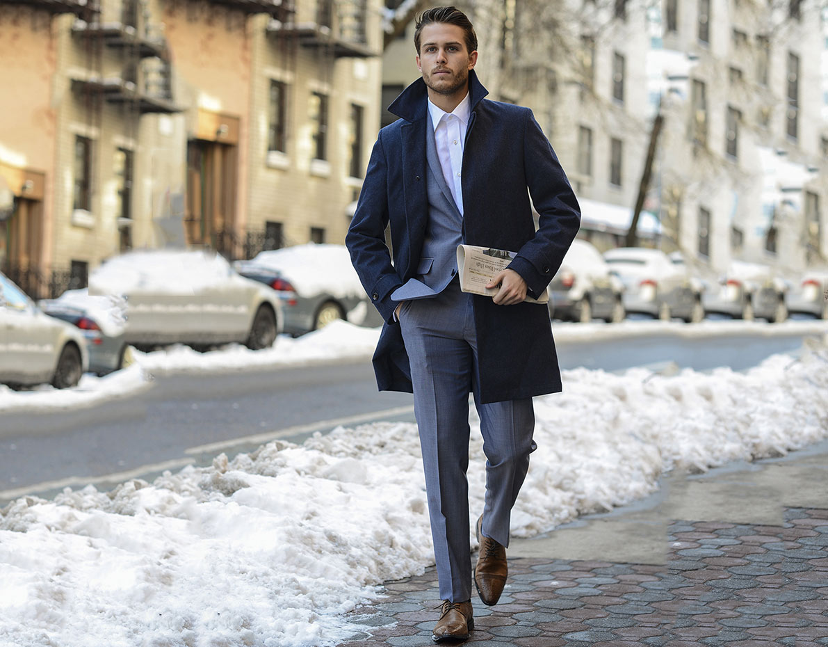深藍色大衣搭配灰色西裝套裝