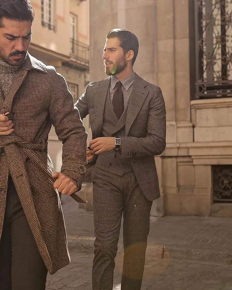 經典細格紋大衣搭配西裝