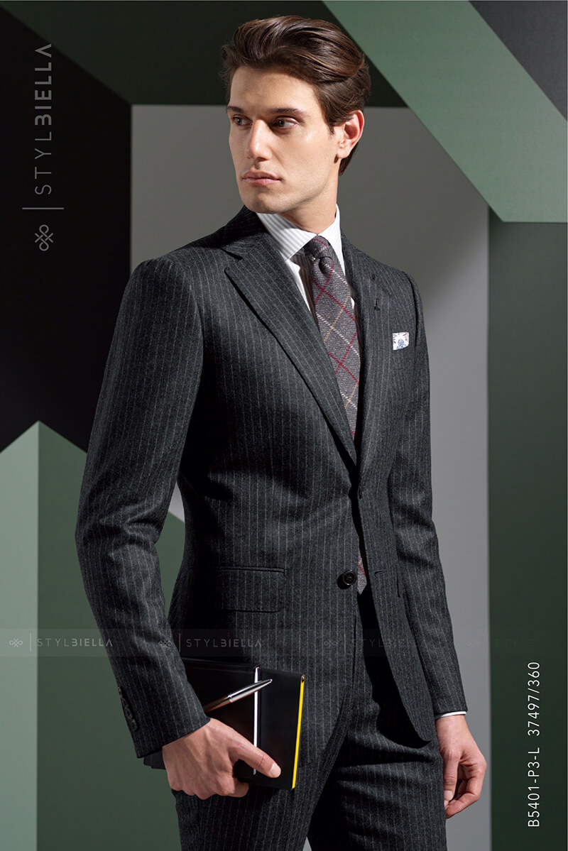 深灰寬條法蘭绒西服