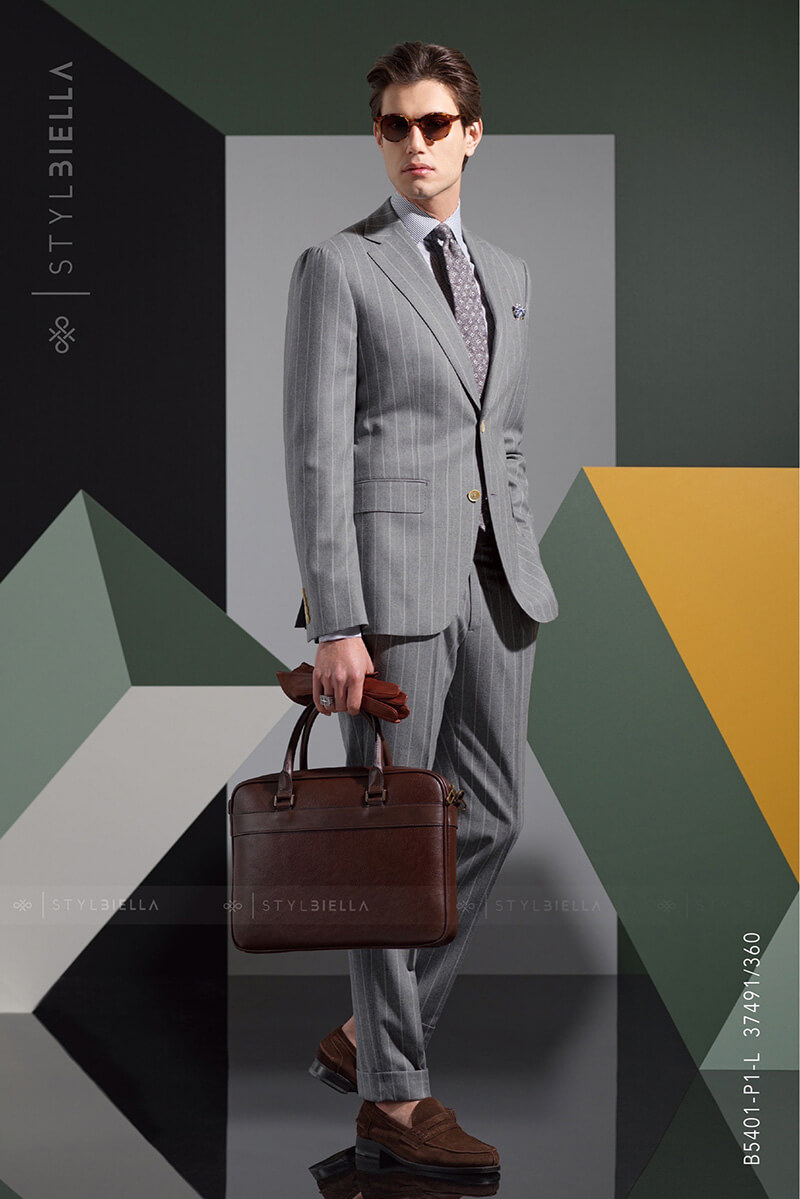 淺色系灰條紋法蘭绒西服