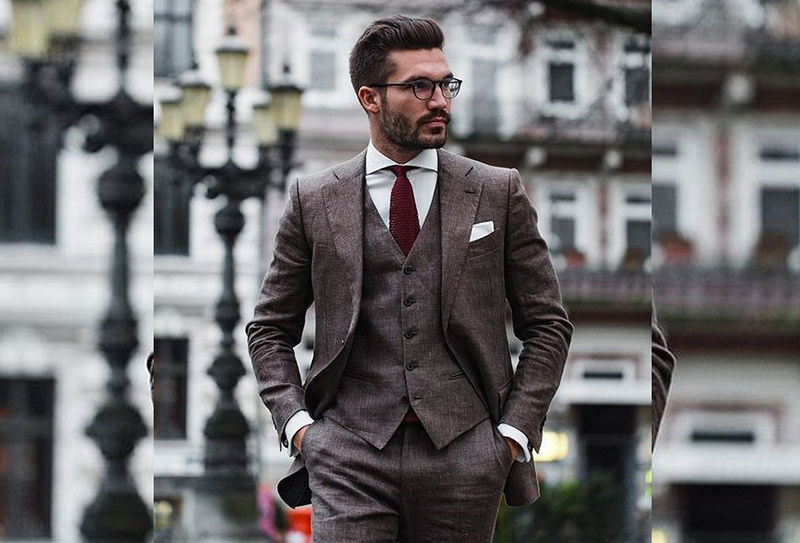 灰色三件式西裝套裝配紅領帶白襯衫