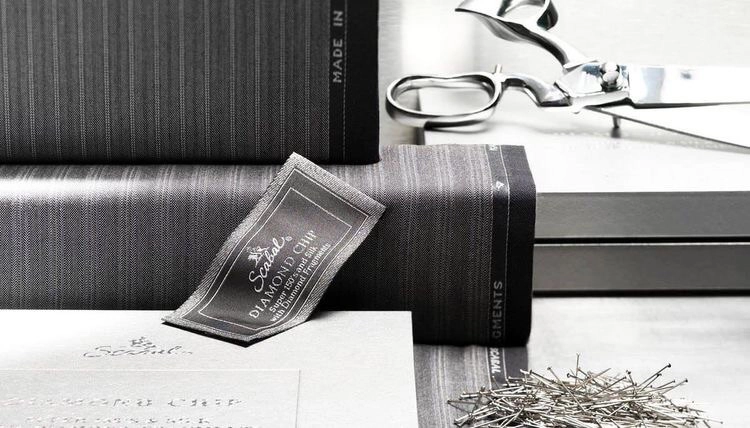 西服布料與裁縫剪刀