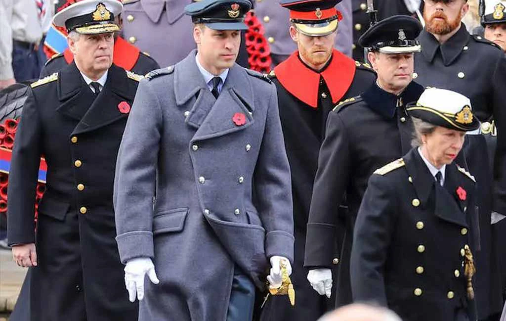 身穿海軍大衣的威廉王子的家族