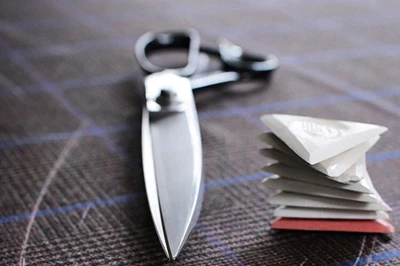 高級西裝師傅的工具:剪裁刀、粉筆