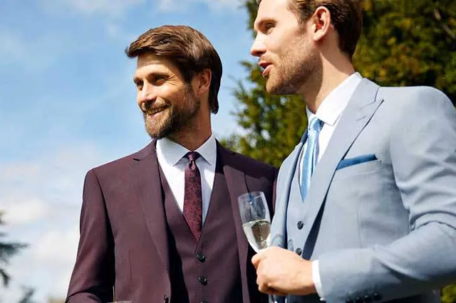 酒紅色西裝與淺藍色西裝