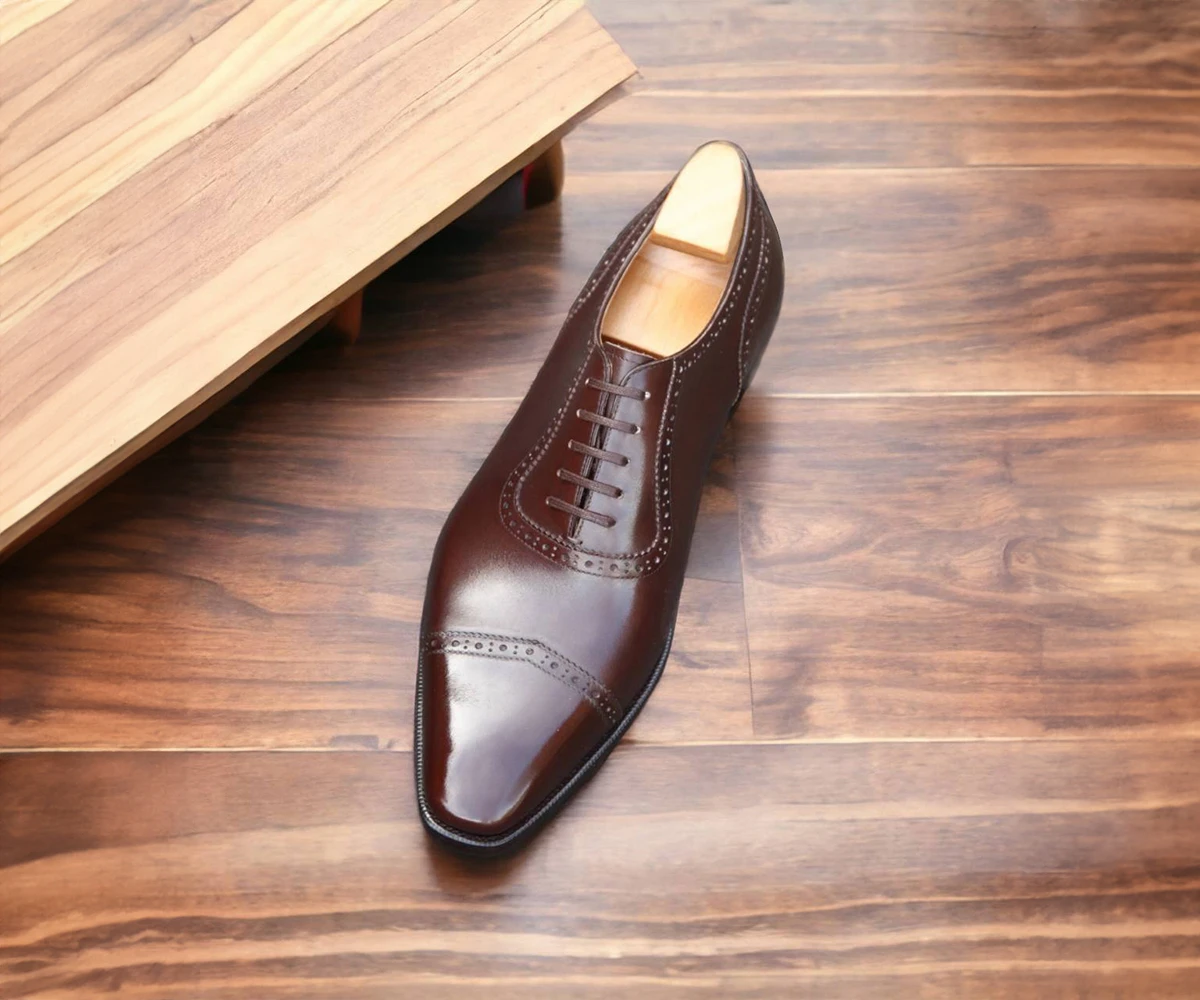 深咖啡色雕花牛津鞋