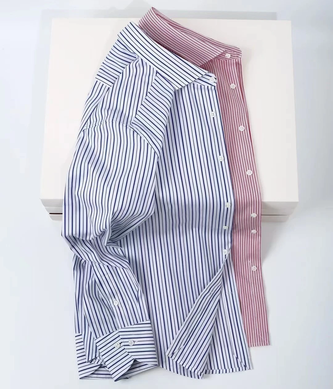 藍色條紋襯衫與紅色條紋襯衫
